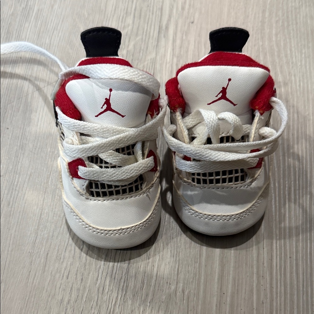Jordan Kids Sneakers in White and Red